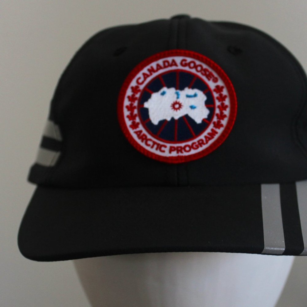 Canada Goose Black Reflective Cap NWT